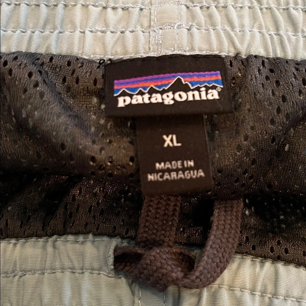 Patagonia men’s Baggies shorts in a light blue | size xl